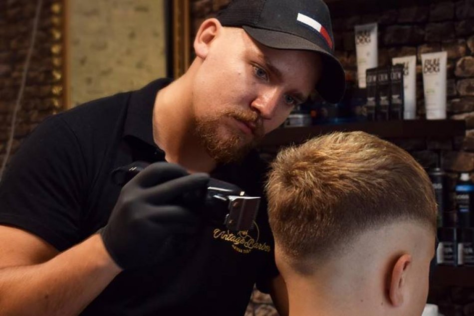 Ilustračný obrázok k článku Michalovský barber František Zrelák: Muži si dnes potrpia na vzhľad viac než ženy