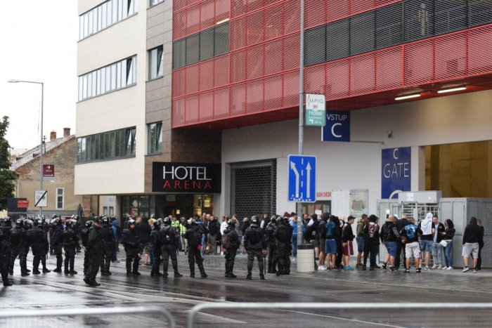 Ilustračný obrázok k článku Polícia hodnotí zápas s Plovdivom: Predviedli 7 osôb, pomohli budúcim rodičom