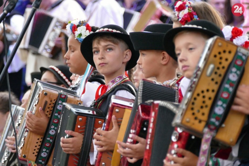 Ilustračný obrázok k článku Pozrite sa na tú krásu: Momentky z Jánošíkových dní v Terchovej