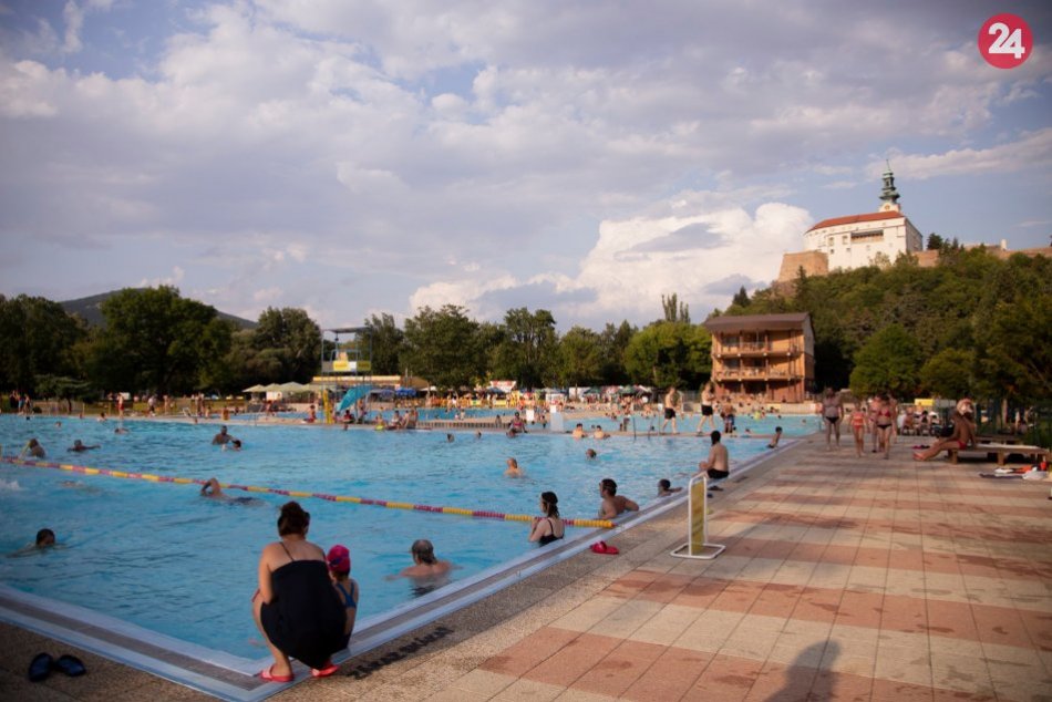 Ilustračný obrázok k článku Sezóna na kúpalisku je v plnom prúde: Vyššie ceny podľa mesta ľudí neodradili, FOTO