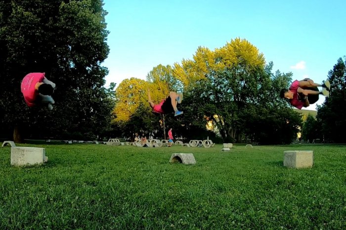 Ilustračný obrázok k článku Parádne kúsky aj kopa zábavy. VIDEO z veľkej akcie parkouristov v Bystrici