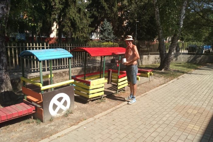 Ilustračný obrázok k článku Šalianska škôlka žiari: Ruku k dielu priložil aj pomocník Dezider, FOTO