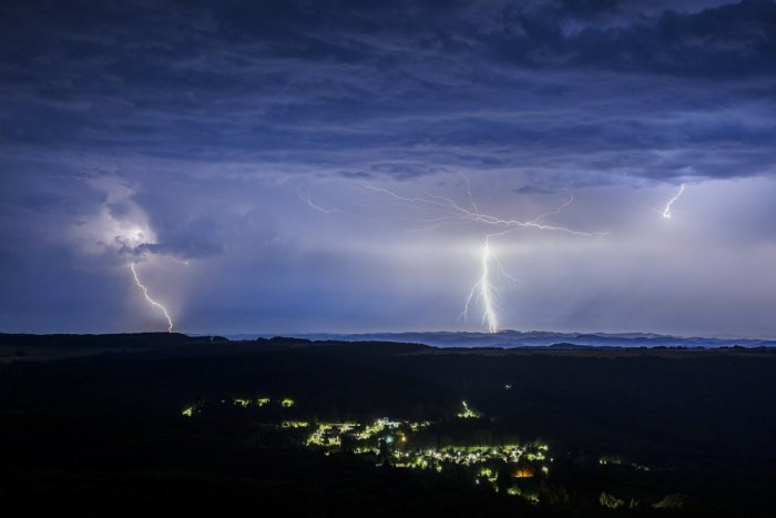Ilustračný obrázok k článku Teploty opäť prekročia hranicu 30 °C: V noci dorazia búrky