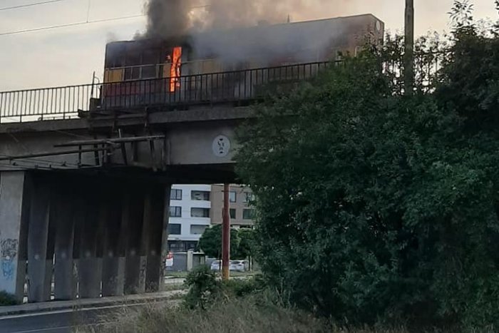 Ilustračný obrázok k článku Plamene na koľajniciach: Medzi Vajnormi a Vinohradmi horel vlak