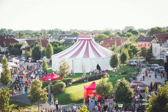 Ilustračný obrázok k článku Záleskú divadelnú púť spestria aj vystúpenia cirkusantov z Argentíny a Francúzska