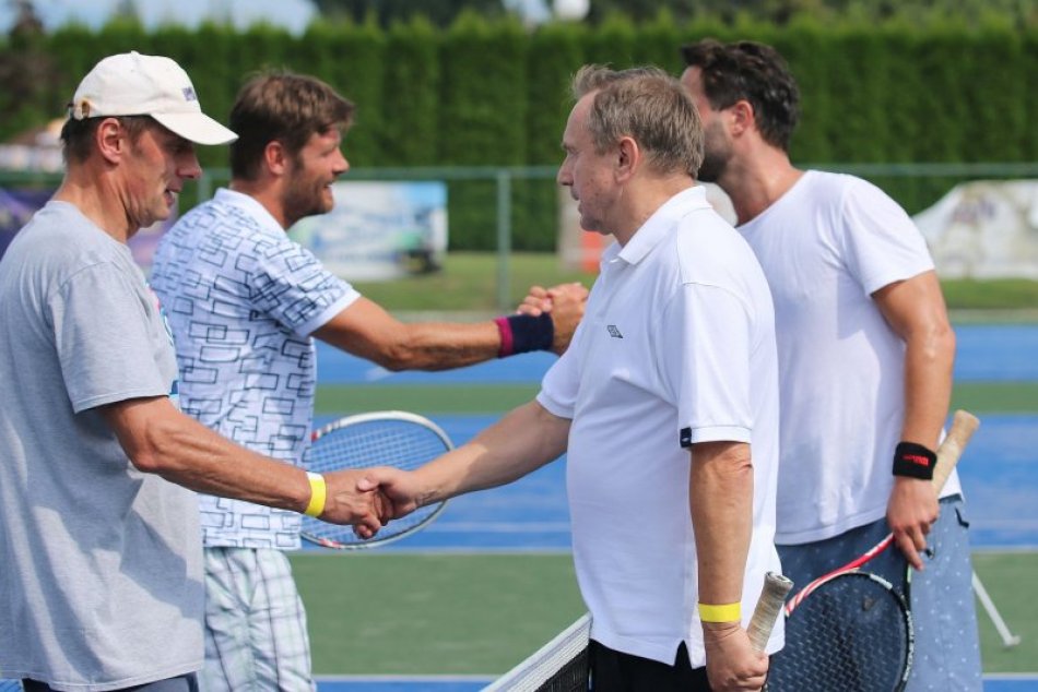 Ilustračný obrázok k článku Bondra, Lintner, Karhan či Slovák. Do Zvolena zavítajú známe tváre, aby podporili dobrú vec