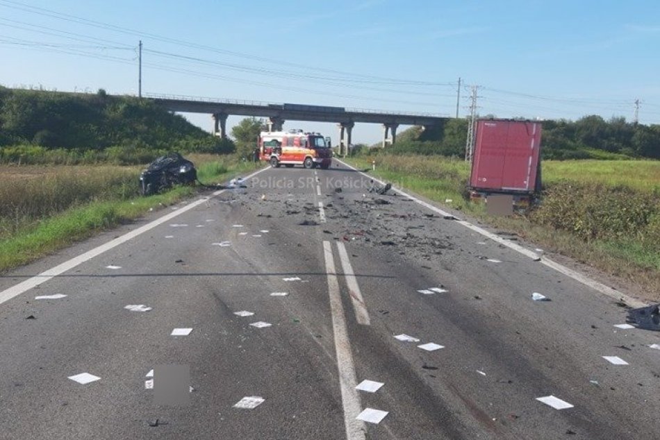 Ilustračný obrázok k článku Tragické ráno pri Košiciach: Čelná zrážka si vyžiadala jeden život, FOTO