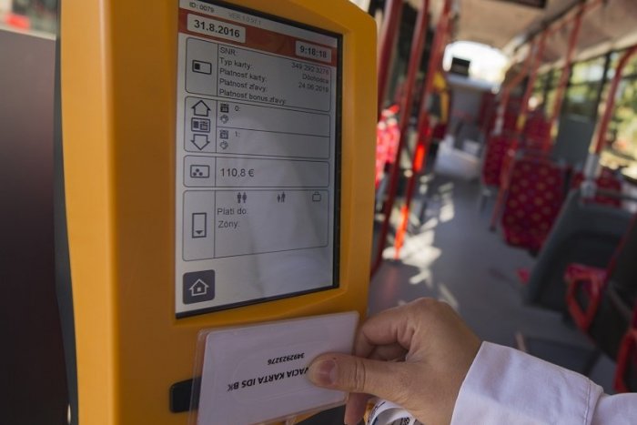 Ilustračný obrázok k článku DPB chce do konca roka spustiť možnosť kúpy lístka platobnou kartou priamo v MHD