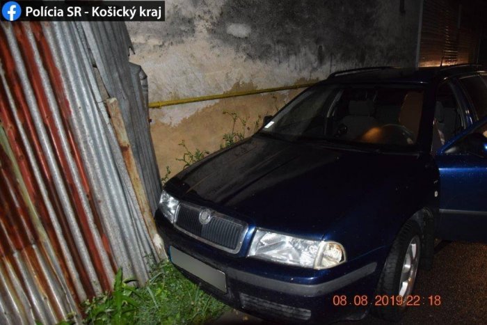 Ilustračný obrázok k článku Opité ženy za volantom ohrozovali seba aj iných. Jedna skončila s autom v plote