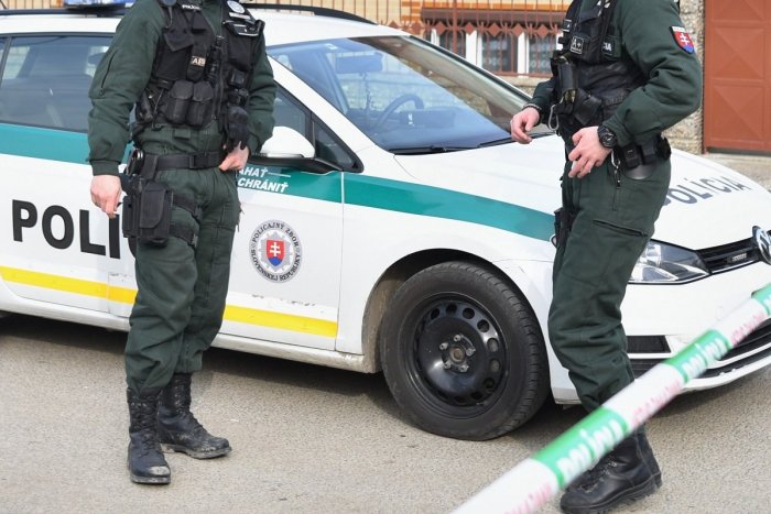 Ilustračný obrázok k článku Na východe Slovenska úradoval FALOŠNÝ riaditeľ banky: Muž prišiel o ÚSPORY, tisíce eur!