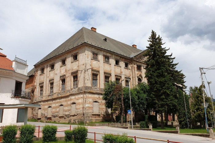 Ilustračný obrázok k článku Coburgovský kaštieľ tohto roku opravuje 15 nezamestnaných, FOTO