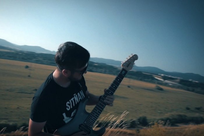 Ilustračný obrázok k článku Prečo sa nemá piť v robote? Odpoveďou je vtipná novinka od Sitňanu, VIDEOKLIP