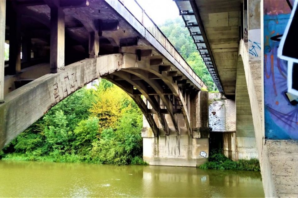 Ilustračný obrázok k článku Problémová časť Orlovského mosta: Síce sa pracuje, ale obmedzene