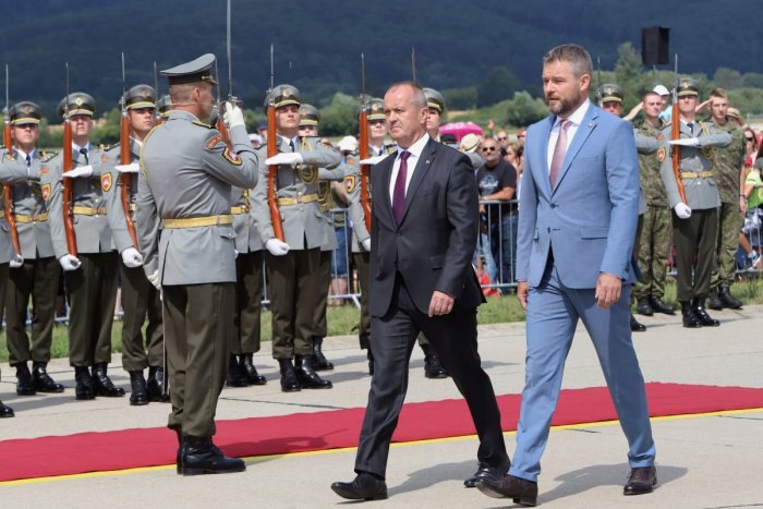 Ilustračný obrázok k článku Minister obrany: Vojenská prehliadka v Banskej Bystrici nie je demonštráciou sily