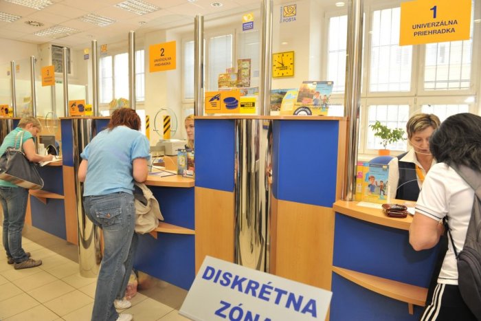 Ilustračný obrázok k článku Koniec preplnenej schránke: Listy vás môžu počas dovolenky počkať na pobočke pošty