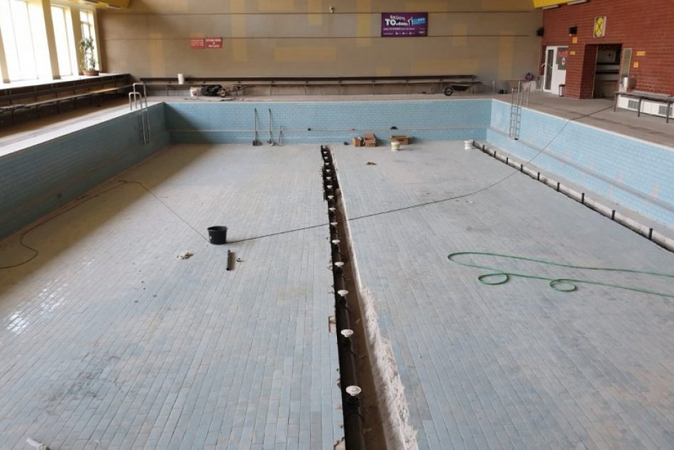 Ilustračný obrázok k článku Práce v mestskom kúpeli majú byť hotové do konca septembra: FOTO z rekonštrukcie