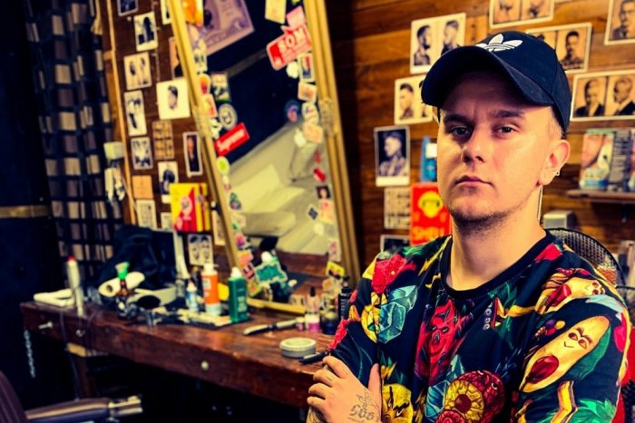 Ilustračný obrázok k článku ROZHOVOR s humenským barberom: Chlapi v našom meste radi experimentujú s účesmi