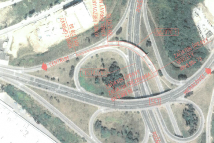 Ilustračný obrázok k článku Vodičov čakajú v Košiciach na križovatke Dargovských hrdinov obmedzenia