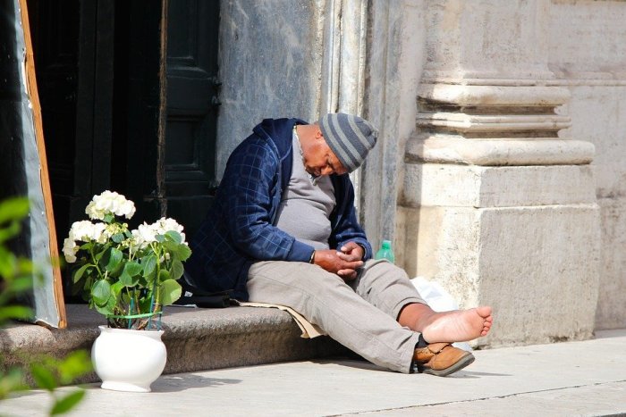 Ilustračný obrázok k článku Máte doma prebytočné oblečenie? Ľudia bez domova aj v lete potrebujú našu pomoc