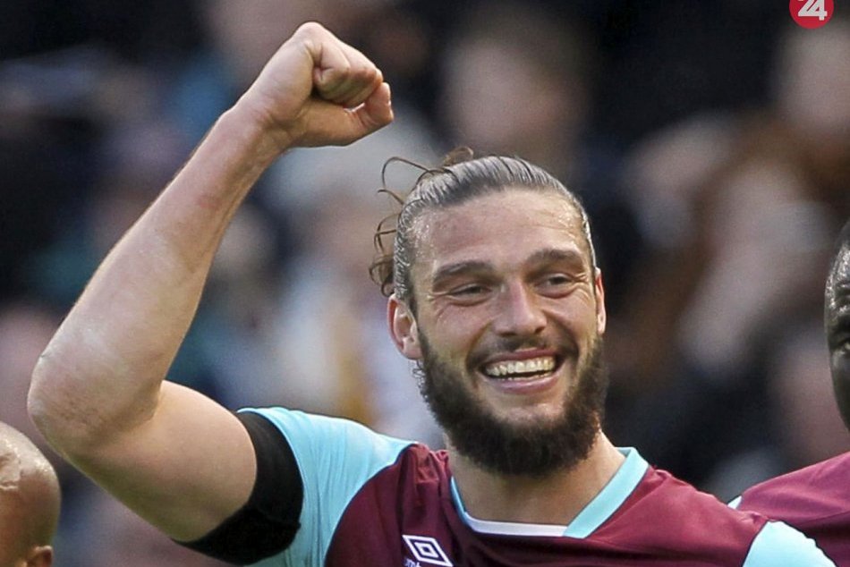 Ilustračný obrázok k článku Bývalý anglický reprezentant Carroll nevedel, kto je Luis Suarez: Musel použiť Google