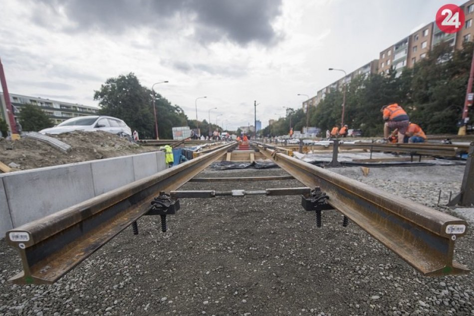 Ilustračný obrázok k článku Pri obnove karloveskej radiály došlo k zdržaniu prác, priznalo mesto