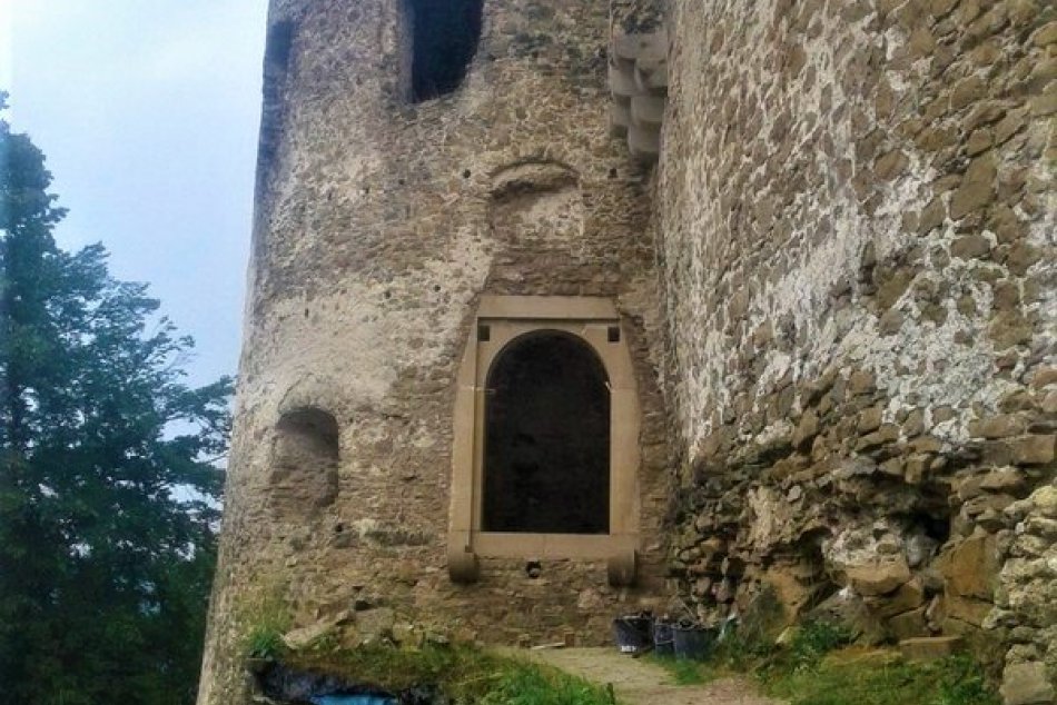 Ilustračný obrázok k článku Považský hrad s novinkou: Pribudnúť má ešte jedno prekvapenie, FOTO