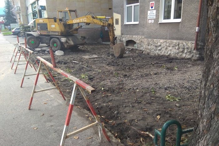 Ilustračný obrázok k článku Inovácia v Mikuláši: Pred zuškou zrekonštruujú parkovacie miesta