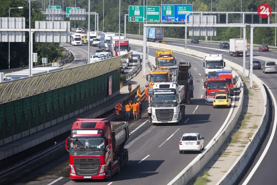 Ilustračný obrázok k článku Doprava v Bratislave je spomalená, na Moste Lafranconi sa pre nehodu zdržíte aj polhodinu