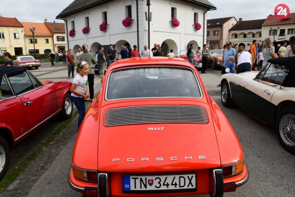 Ilustračný obrázok k článku Nostalgická jazda veteránov cez Stredné Slovensko: Pozrite na tú krásu