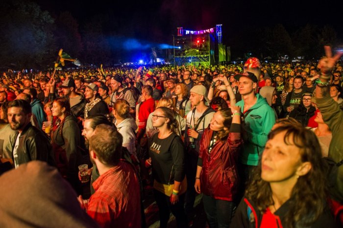 Ilustračný obrázok k článku Ani tento rok sa festival Uprising na Zlatých pieskoch nezaobišiel bez drog