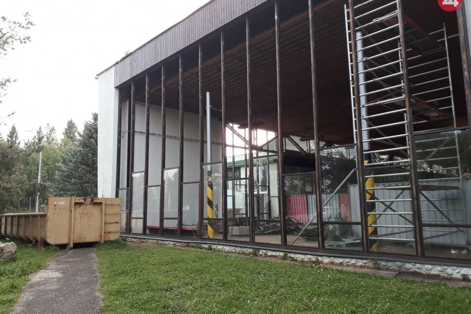 Ilustračný obrázok k článku Projekt za 1,07 milióna eur: Na železničnej stanici v Štrbe vymenia 50 rokov nefunkčné eskalátory