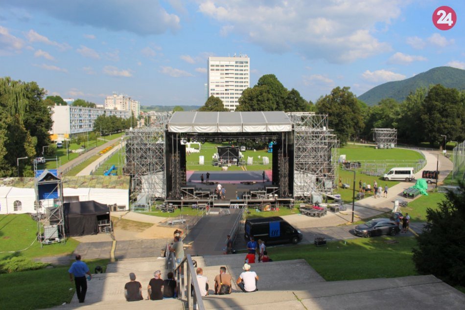 Ilustračný obrázok k článku Prípravy osláv 75. výročia SNP vrcholia. Takto sa mení centrum Bystrice, FOTO