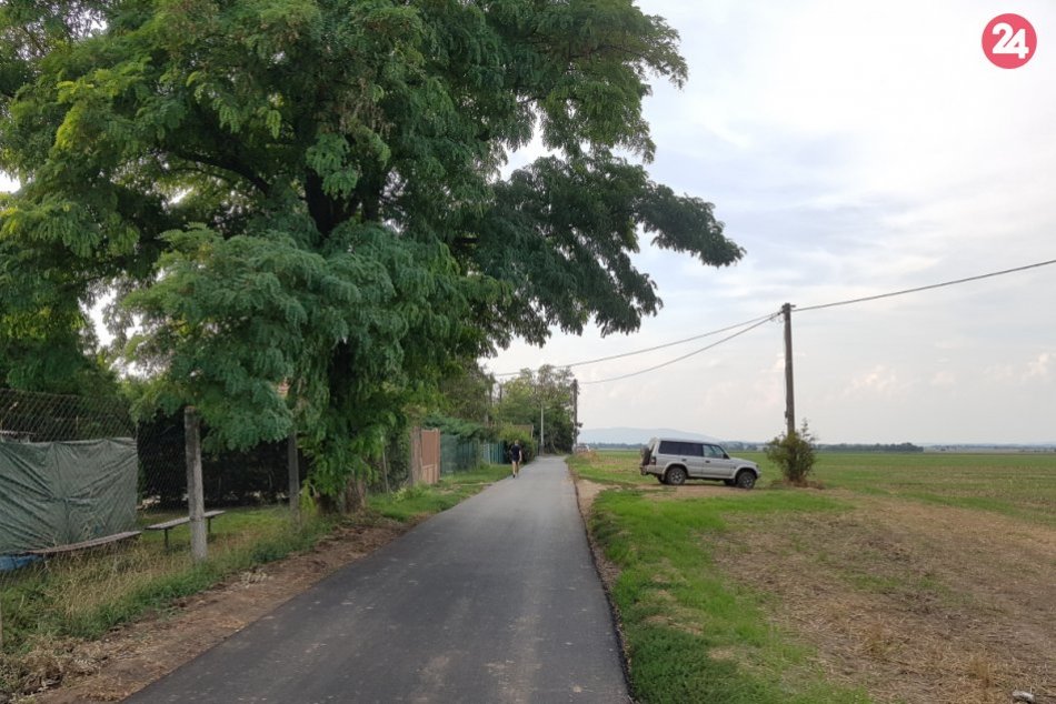 Ilustračný obrázok k článku K splavu sa dostaneme po novej ceste: Asfaltka je hotová, FOTO