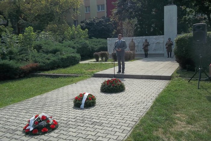 Ilustračný obrázok k článku Štátny tajomník Branislav Ondruš: Odkaz SNP si treba vždy pripomínať