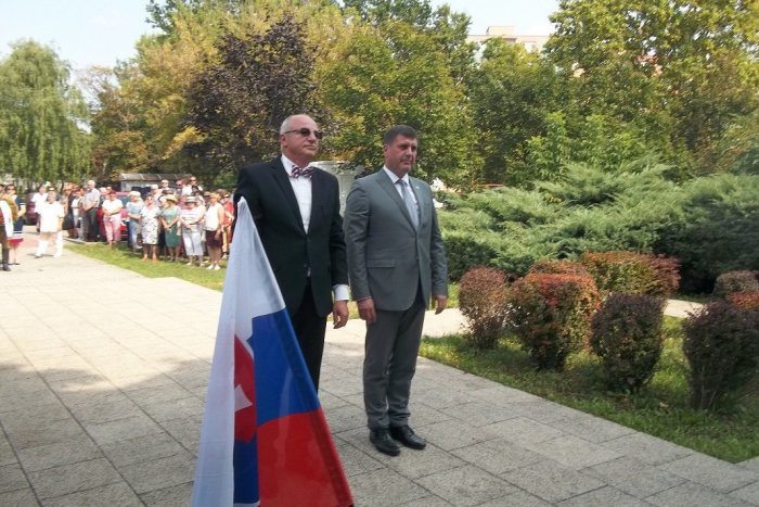 Ilustračný obrázok k článku Šaľania sa zišli pri pamätníku: Pripomenuli si 75. výročie SNP, FOTO