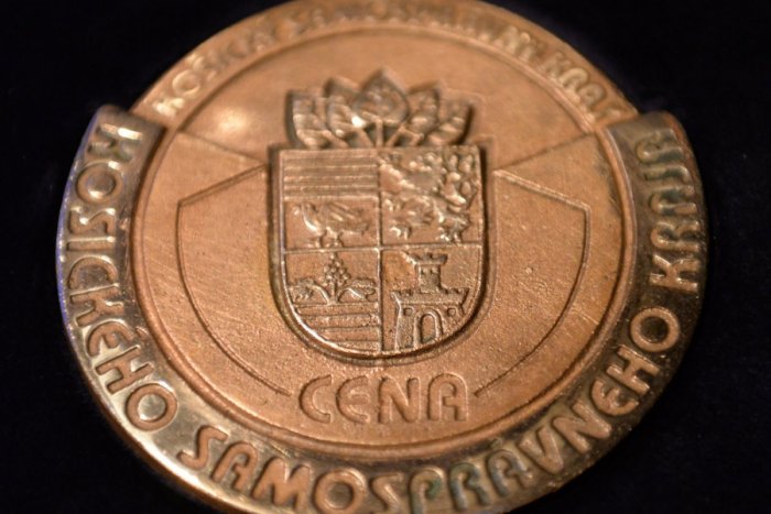 Ilustračný obrázok k článku Cena Košického samosprávneho kraja: Michalovce ju navrhujú udeliť tejto pedagogičke