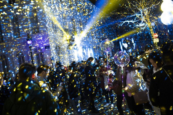 Ilustračný obrázok k článku Dychberúca show vytvorená z hry svetla a tieňa: Do Trnavy mieri známy festival