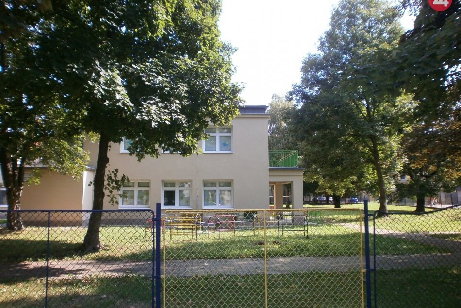 Ilustračný obrázok k článku Bystrickí policajti riešili kuriózny prípad. Mladík sa pokúšal vniknúť do detských jaslí, FOTO