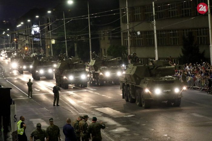 Ilustračný obrázok k článku Poznáme bohatý PROGRAM osláv SNP: Ohúri vojenská prehliadka aj ohňostroj