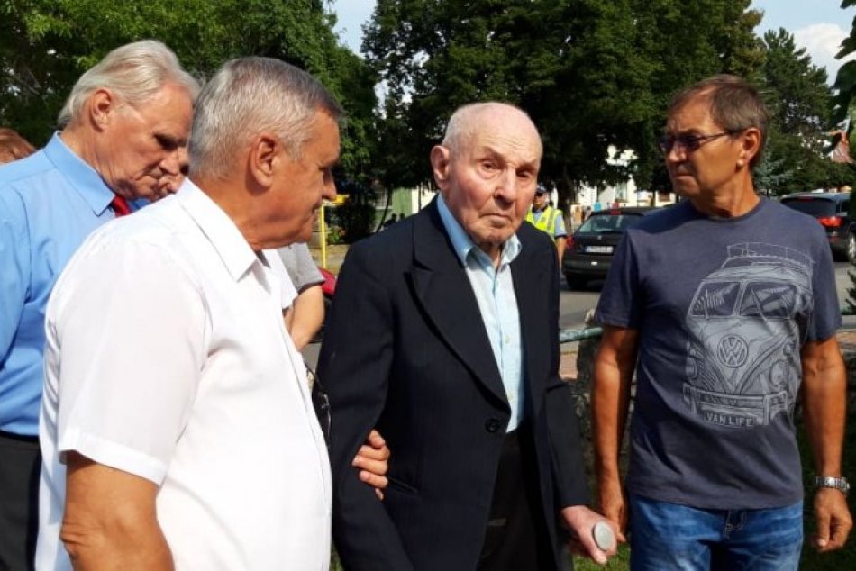 Ilustračný obrázok k článku Stretnutie pri soche Partizána: V Moravciach sme si pripomenuli SNP, FOTO