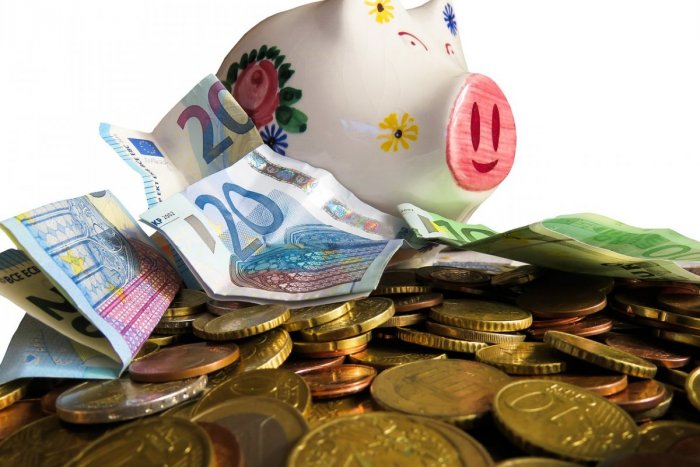 Ilustračný obrázok k článku RADÍME: Podľa finančného analytika by mladí mali začať šetriť čím skôr