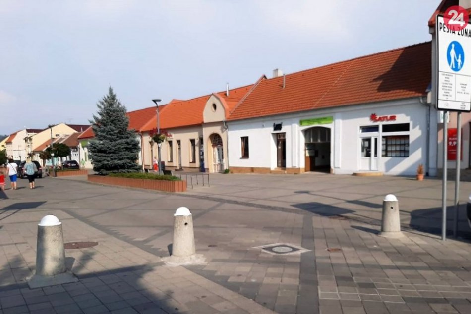 Ilustračný obrázok k článku Ľahší pohyb po meste aj pre slabozrakých: Na prekážkach pribudli reflexné prvky