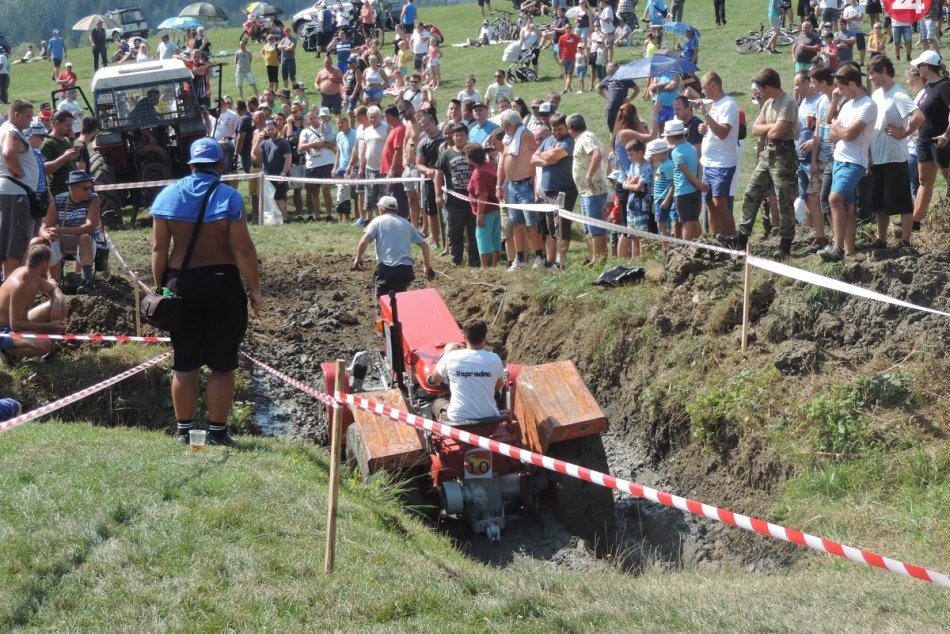 Ilustračný obrázok k článku V Papradne to žilo: Traktoristi bojovali o prestížny boľceň, FOTO