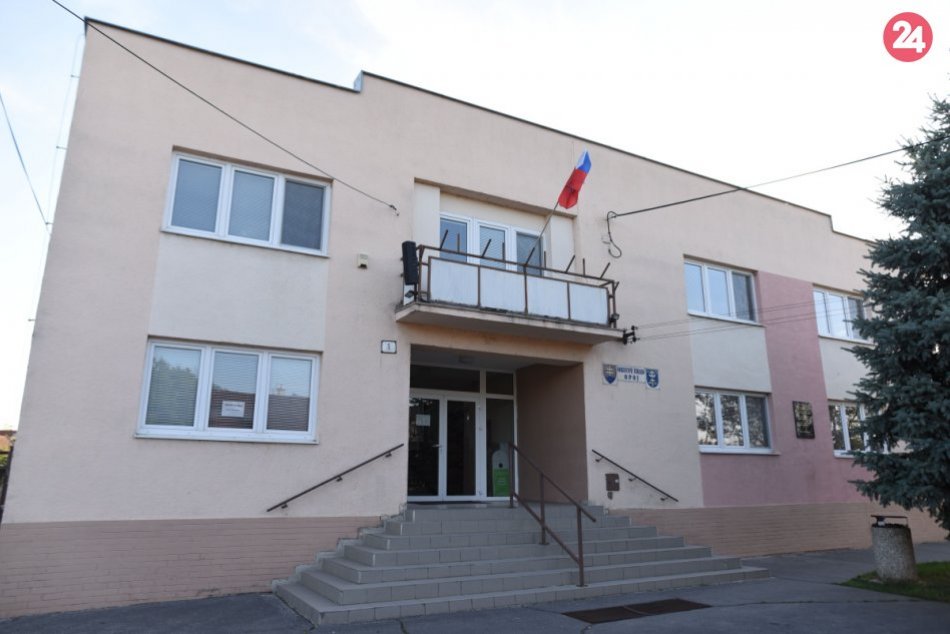 Ilustračný obrázok k článku Obecný úrad i ambulancia: Starosta Opoja chce bývalej škole vdýchnuť nový život