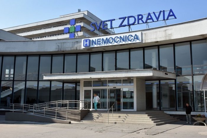 Ilustračný obrázok k článku Polícia vyšetruje pád dieťaťa z druhého poschodia trebišovskej nemocnice