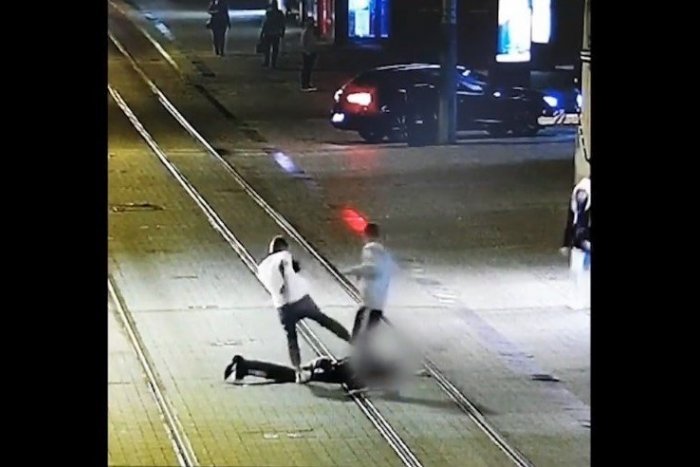 Ilustračný obrázok k článku Polícia zadržala 17-ročného mladíka pre napadnutie na Obchodnej ulici