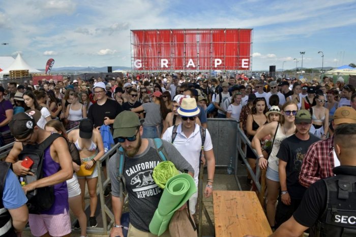 Ilustračný obrázok k článku Trenčín získal druhý veľký hudobný FESTIVAL: Po Pohode bude na letisku aj Grape