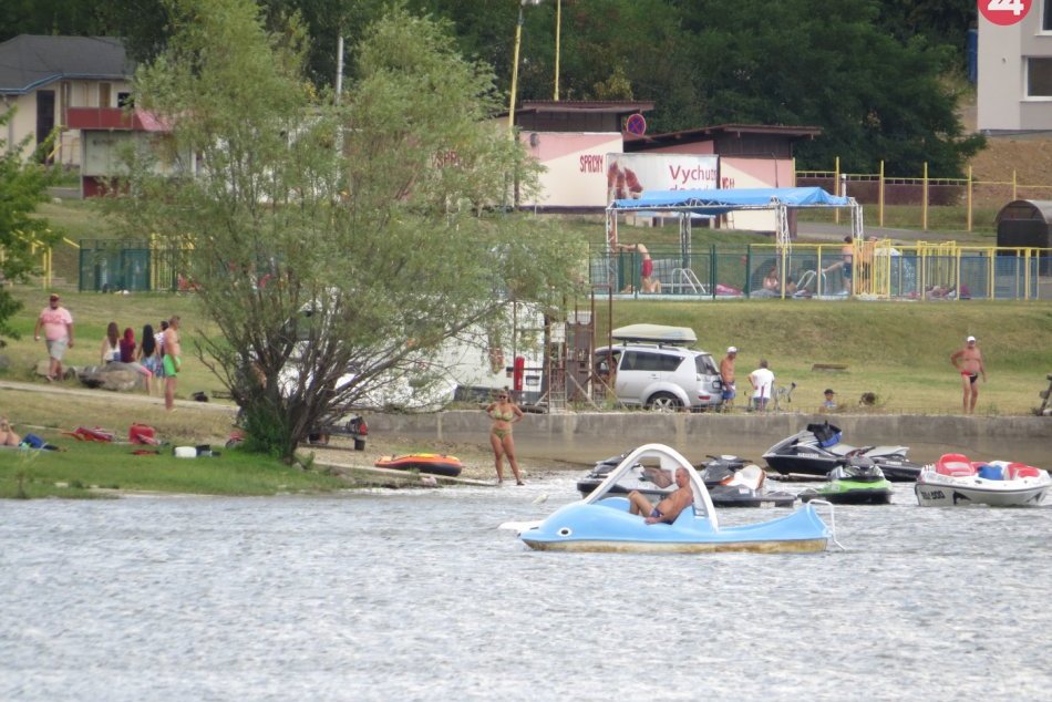 Ilustračný obrázok k článku Letná sezóna odštartovala: Zemplínska šírava praskala vo švíkoch