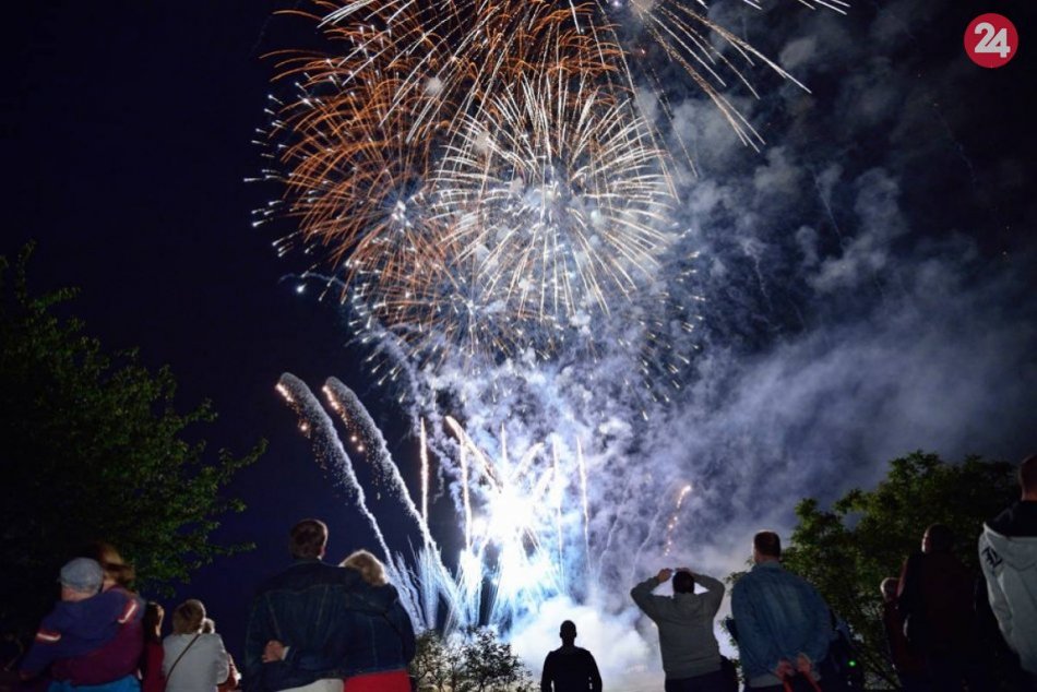 Ilustračný obrázok k článku Kultúrne leto 2019 v Novom Meste uzavrie Zuzana Smatanová a Polemic