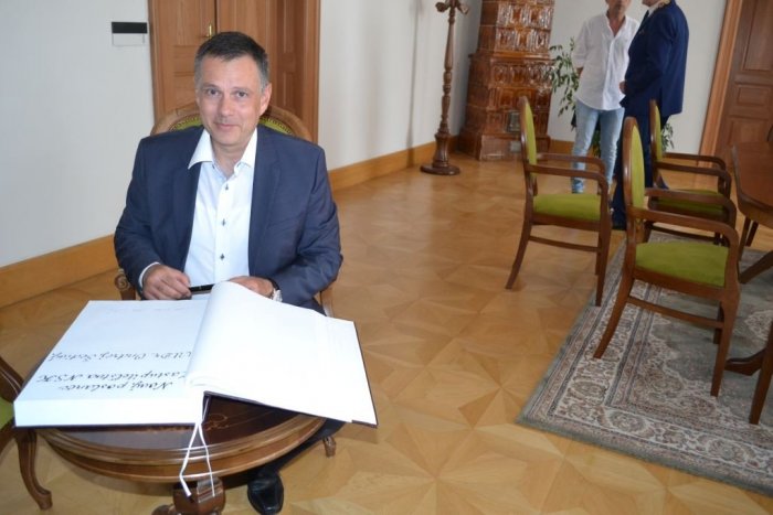 Ilustračný obrázok k článku Novým krajským poslancom je Ondrej Šedivý: Nastupuje po Milanovi Uhríkovi